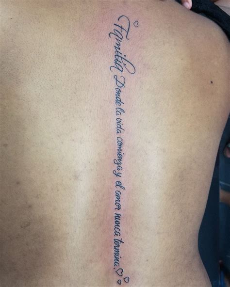 Ideas de Frases para Tatuajes en la Columna:。